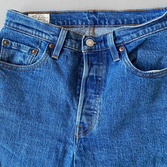 SOLD** Levi’s 501 Straight Cropped - Picture 2 of 7